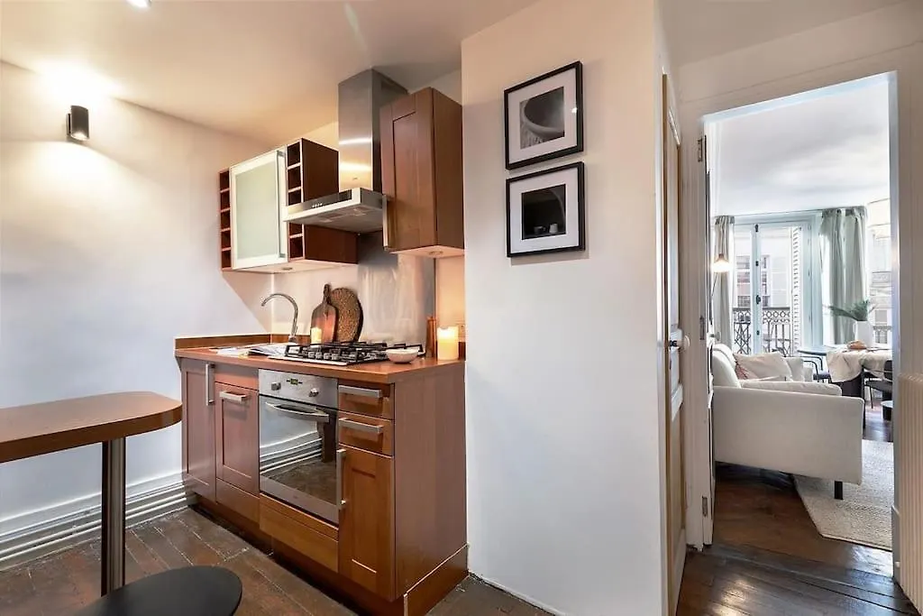 Apartment Angers - 1 Chambre Et Balcon Aux Halles Paris