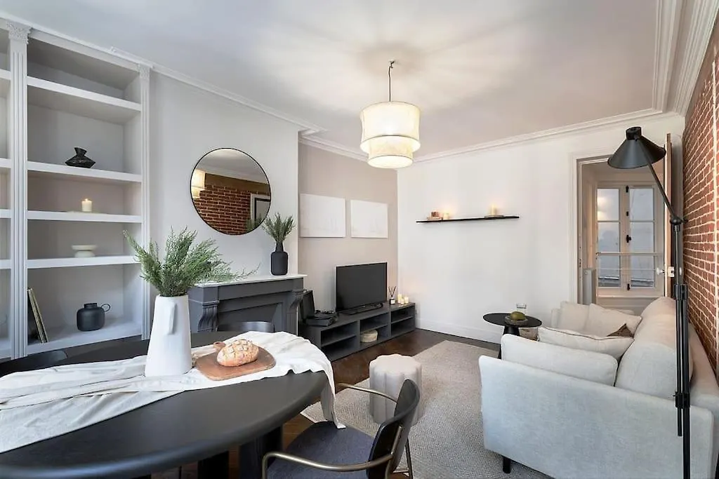 Apartment Angers - 1 Chambre Et Balcon Aux Halles Paris
